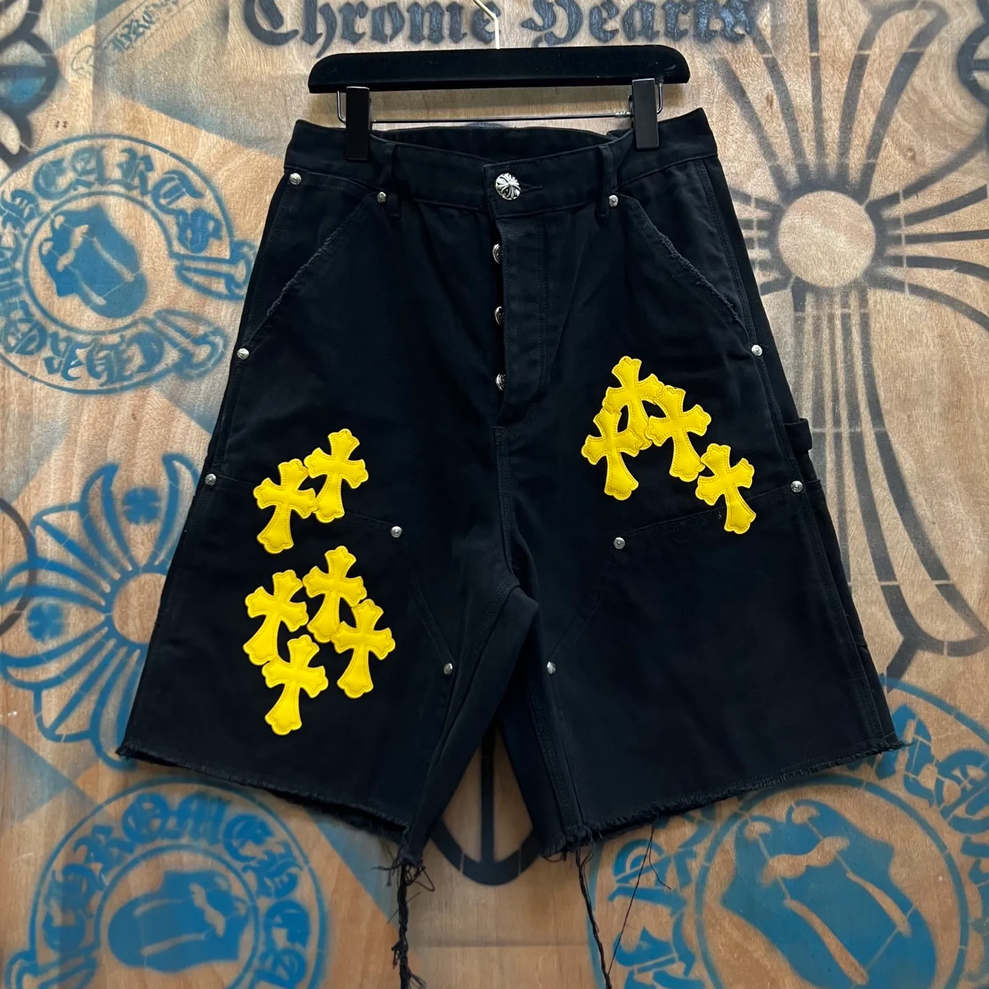 P520 chrome hearts limited series new city limited jeans Chrome Hearts city limited denim shorts vintage levis American made 501 505 517 base version remake Levis American made 501 base version imported sheepskin 925 silver remake Customers provide waist and pants length or height and weight. The studio will select the most suitable base version for you to remake. There are many people doing remakes in the market. Don’t belittle or comment. The difference is visible to the naked eye. See and compare for yourself #CHROME HEARTS Unisex style